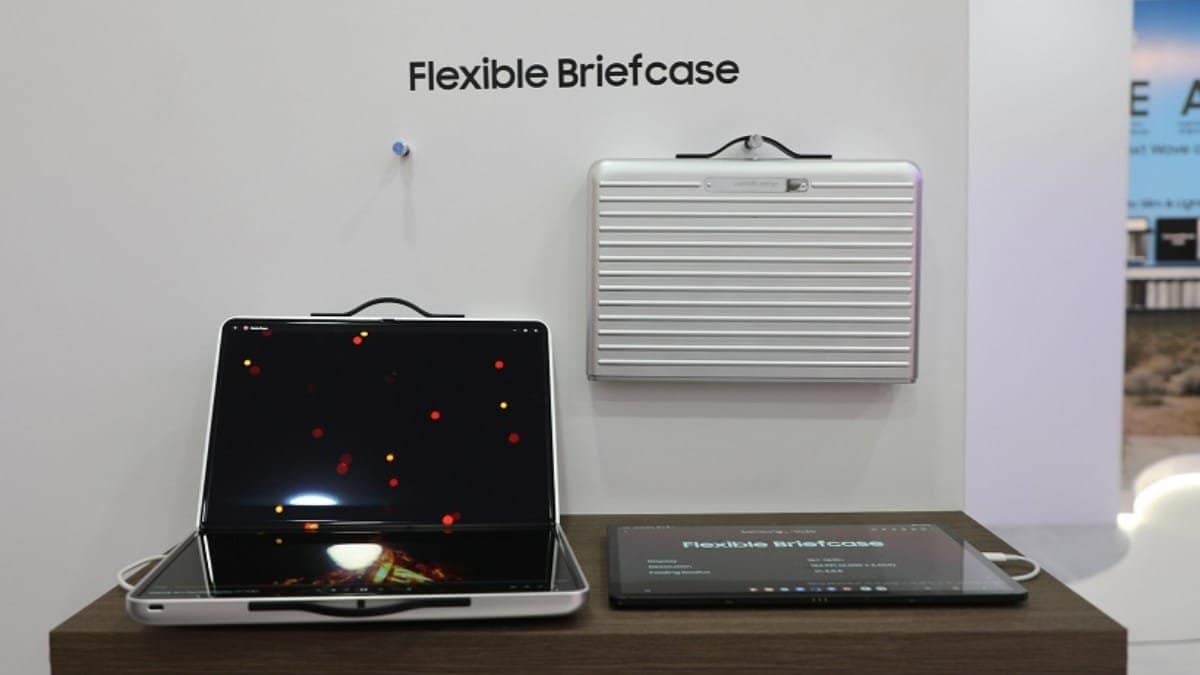 गजब! फोल्ड होकर ब्रीफकेस बन जाता है Samsung का यह लैपटॉप, कंपनी ने MWC में दिखाई झलक गजब! फोल्ड होकर ब्रीफकेस बन जाता है Samsung का यह लैपटॉप, कंपनी ने MWC में दिखाई झलक